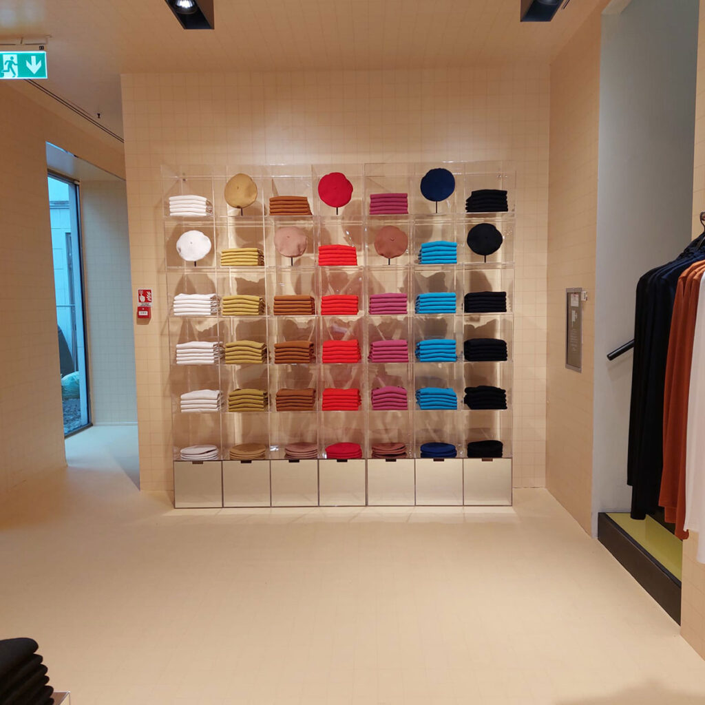 Benetton Casellario Esposizione Abbigliamento - PMMA e Plexiglas